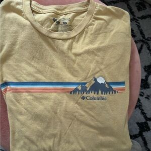Columbia Large Yellow Casual T-Shirt - men’s or women’s